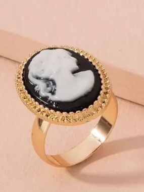 Gold tone Cameo Ring with Black and White Profile /OS